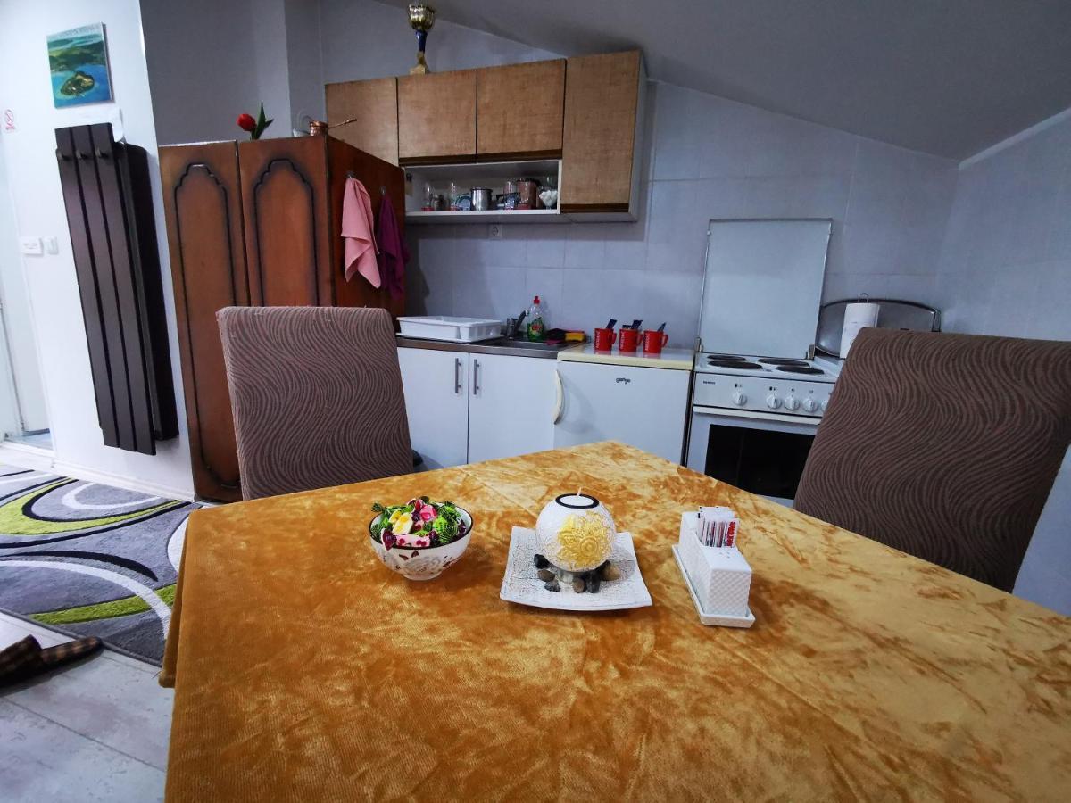 White Apartment Sarajevo - Free Parking Екстер'єр фото