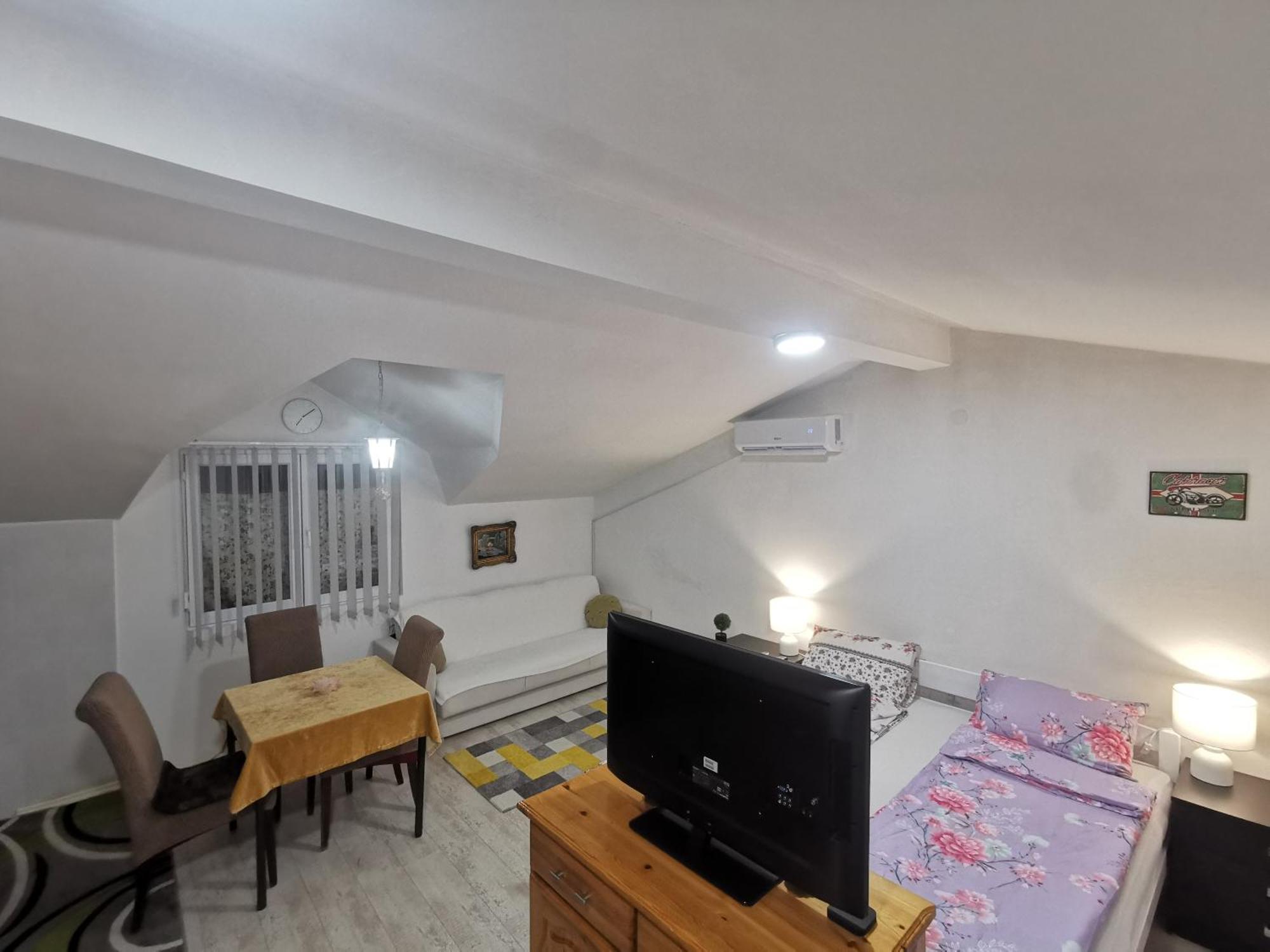White Apartment Sarajevo - Free Parking Екстер'єр фото