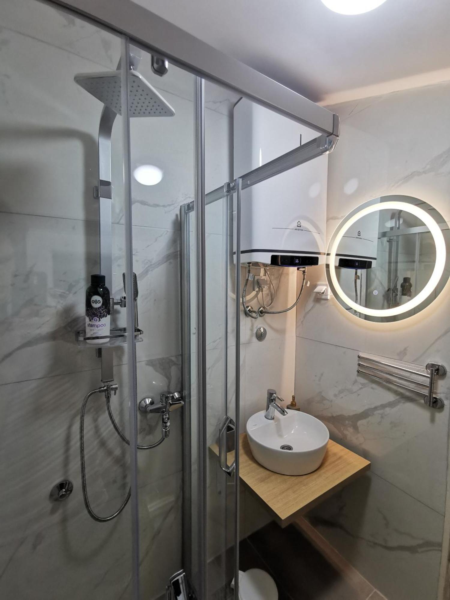 White Apartment Sarajevo - Free Parking Екстер'єр фото